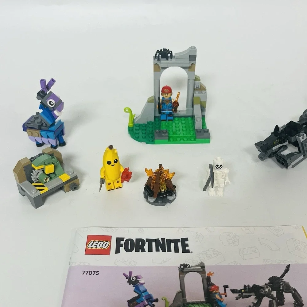 LEGO Fortnite 77075 Peely & Sparkplug's Campset Pre-owned 3 Figurines W/MANUAL